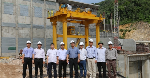 CHỦ TỊCH HỘI ĐỒNG QUẢN TRỊ CÔNG TY KIỂM TRA TIẾN ĐỘ CÔNG TRÌNH THUỶ ĐIỆN XEKAMAN XANXAY